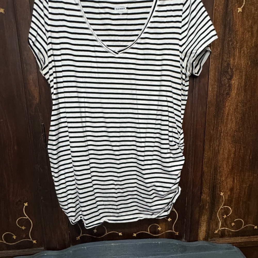 Old Navy Maternity Women's Black and White Striped V-Neck Top